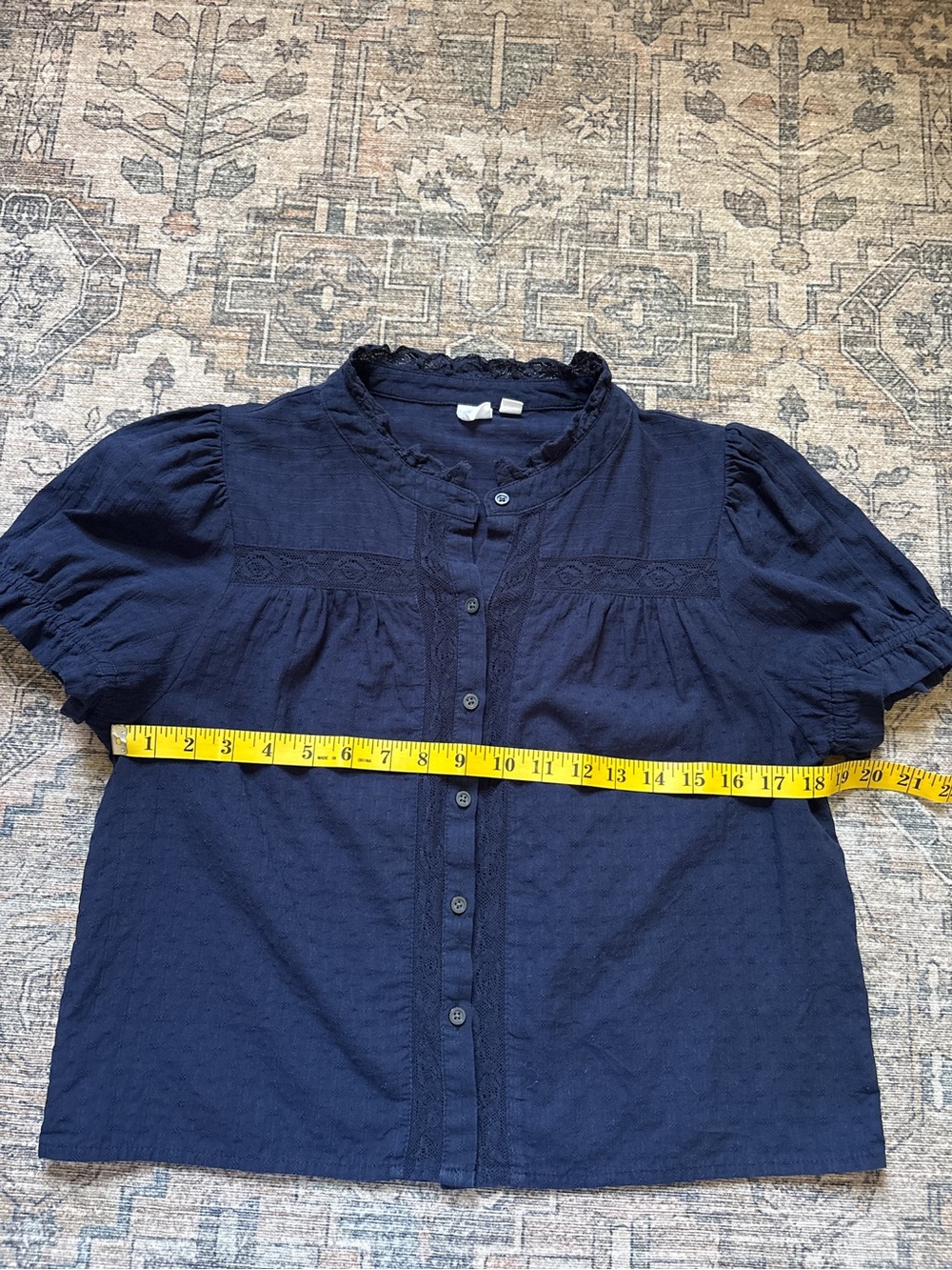 *SOLD* GAP Relaxed Lace Puff Sleeve Top – 100% cotton - Navy | Medium - Picture 8 of 10